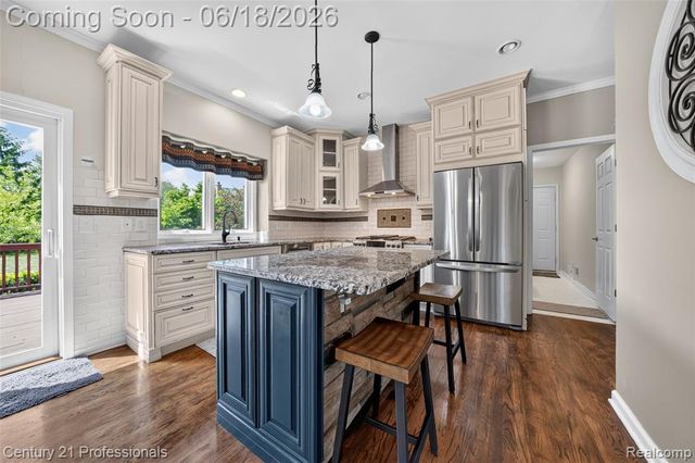 1892 Ring Neck Drive, Rochester, MI 48307