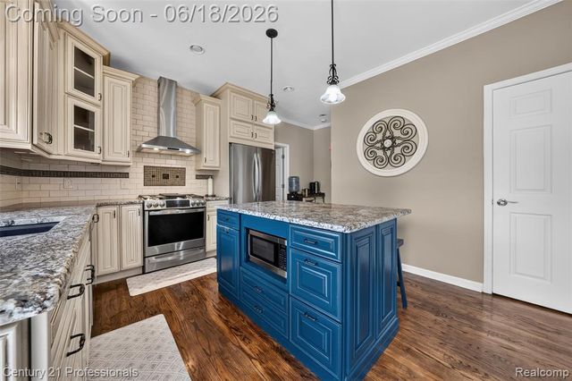1892 Ring Neck Drive, Rochester, MI 48307
