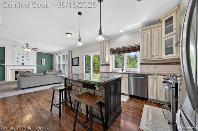 1892 Ring Neck Drive, Rochester, MI 48307