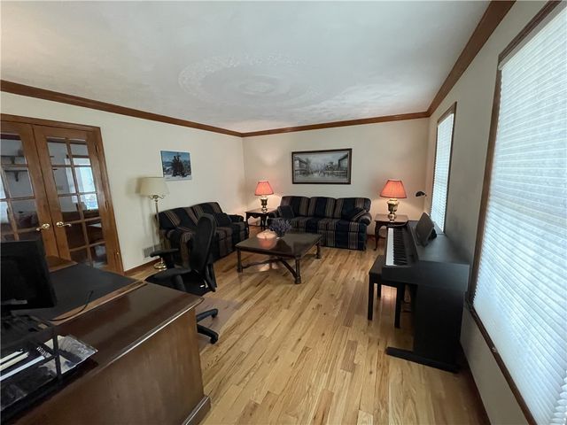 533 Austin St, Hempfield Twp, PA 15601