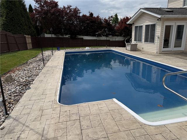 533 Austin St, Hempfield Twp, PA 15601