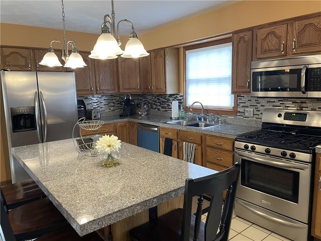 533 Austin St, Hempfield Twp, PA 15601