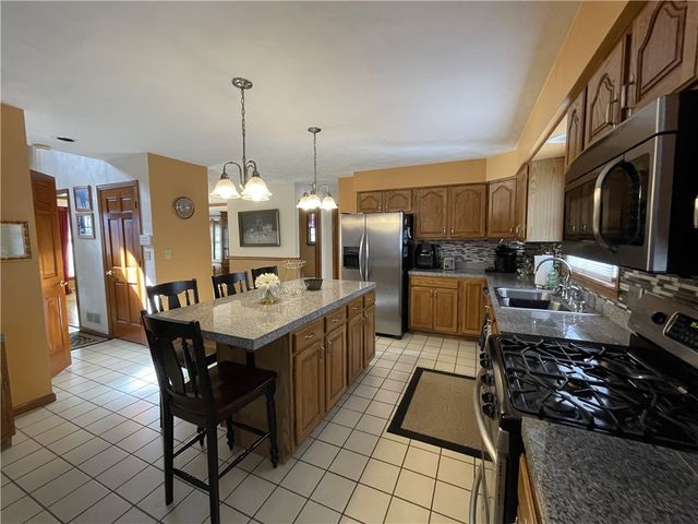 533 Austin St, Hempfield Twp, PA 15601