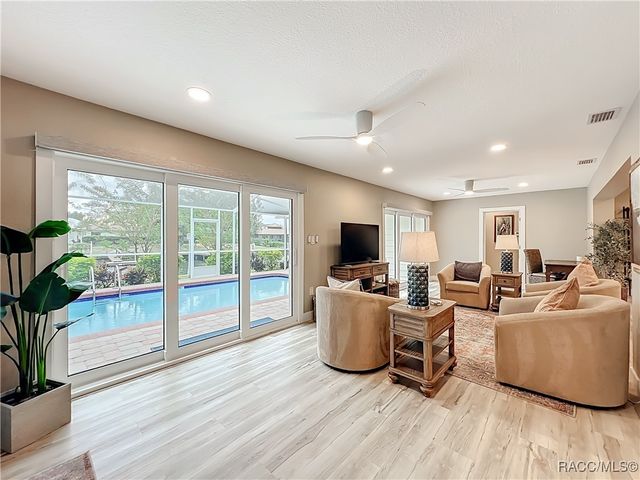 710 SE 1st Court, Crystal River, FL 34429