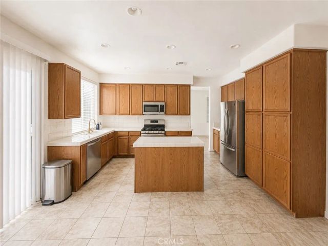 13243 Dover Way, Victorville, CA 92392