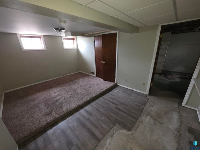1913 S Duluth Ave Avenue, Sioux Falls, SD 57105