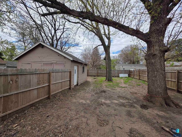 1913 S Duluth Ave Avenue, Sioux Falls, SD 57105
