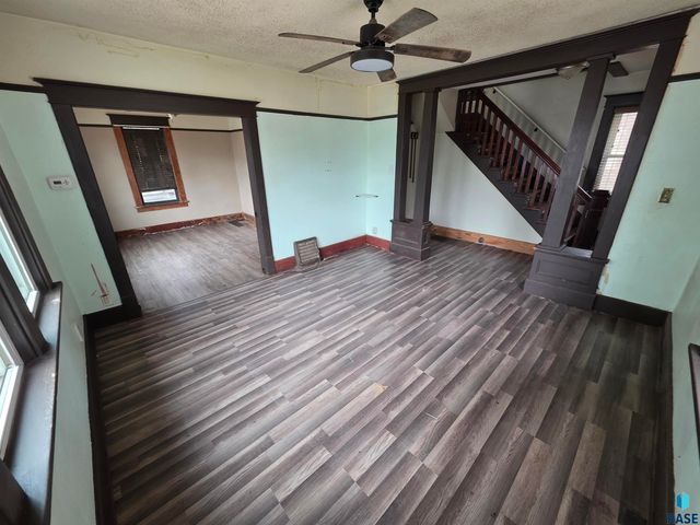 1913 S Duluth Ave Avenue, Sioux Falls, SD 57105