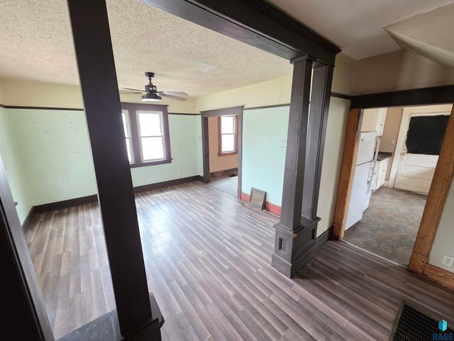1913 S Duluth Ave Avenue, Sioux Falls, SD 57105