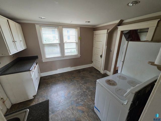 1913 S Duluth Ave Avenue, Sioux Falls, SD 57105