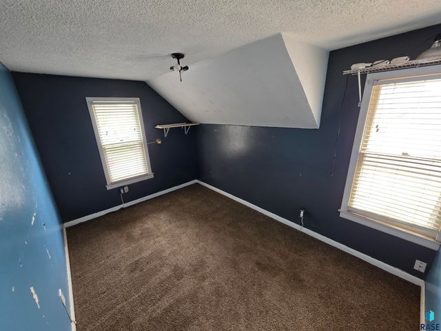 1913 S Duluth Ave Avenue, Sioux Falls, SD 57105