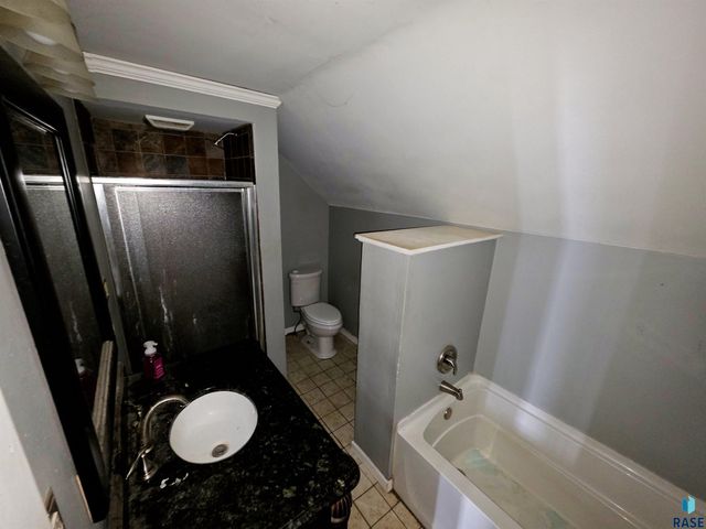 1913 S Duluth Ave Avenue, Sioux Falls, SD 57105