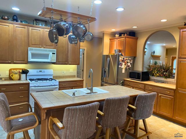 4105 FARVIEW DR, Rapid City, SD 57702