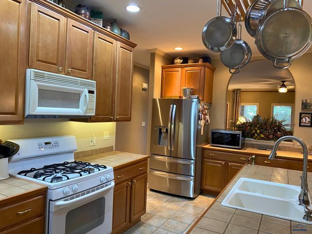 4105 FARVIEW DR, Rapid City, SD 57702