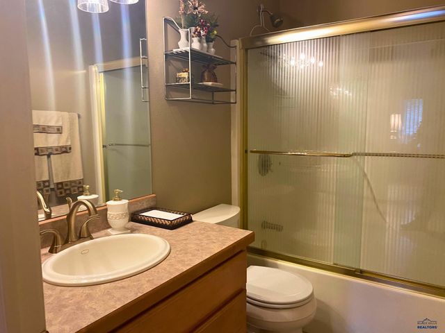 4105 FARVIEW DR, Rapid City, SD 57702