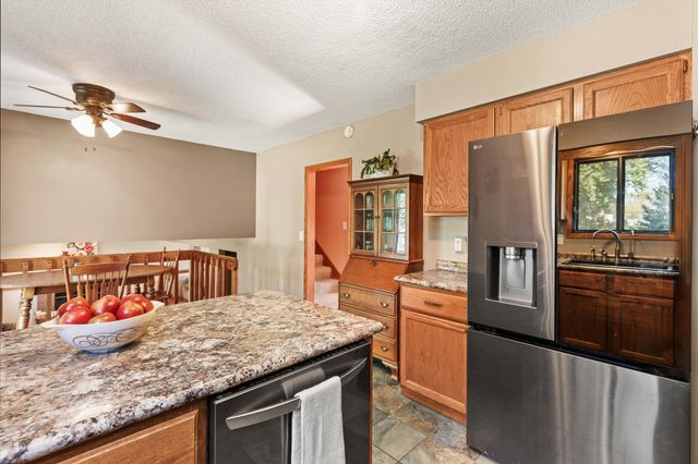 1423 NW 71st Place, Ankeny, IA 50023