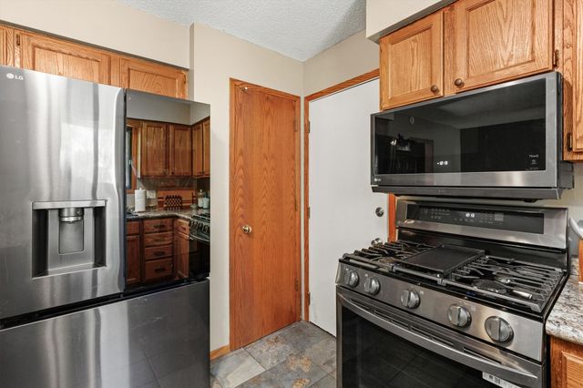 1423 NW 71st Place, Ankeny, IA 50023