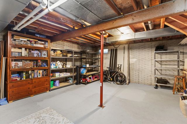 1423 NW 71st Place, Ankeny, IA 50023