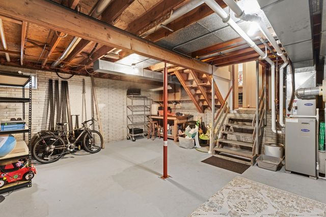 1423 NW 71st Place, Ankeny, IA 50023