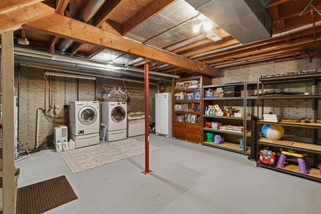 1423 NW 71st Place, Ankeny, IA 50023