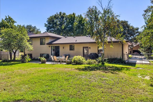 1423 NW 71st Place, Ankeny, IA 50023