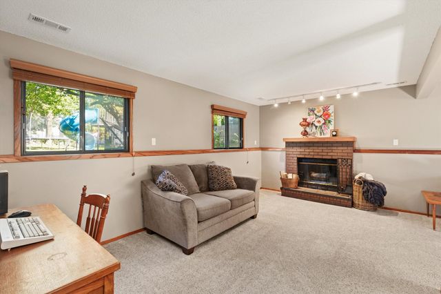 1423 NW 71st Place, Ankeny, IA 50023