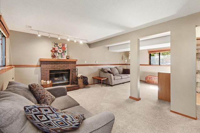 1423 NW 71st Place, Ankeny, IA 50023