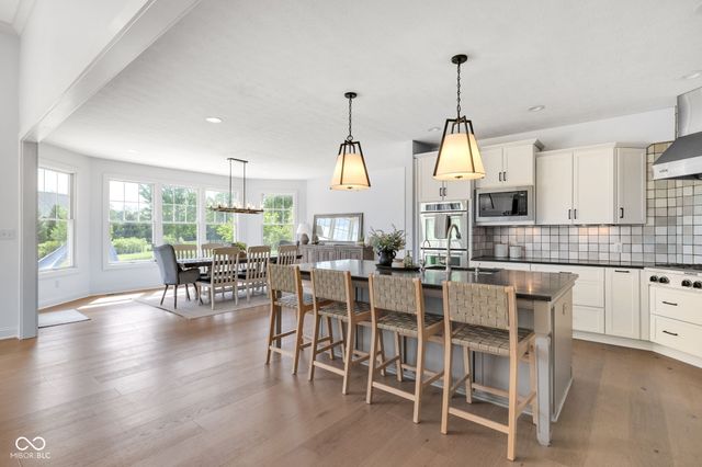 11521 Willow Bend Drive, Zionsville, IN 46077