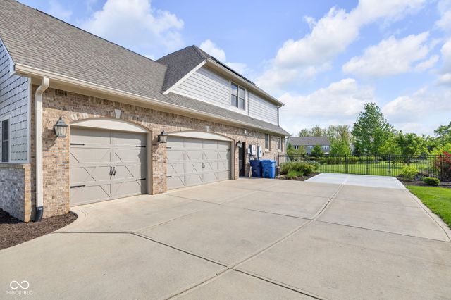 11521 Willow Bend Drive, Zionsville, IN 46077
