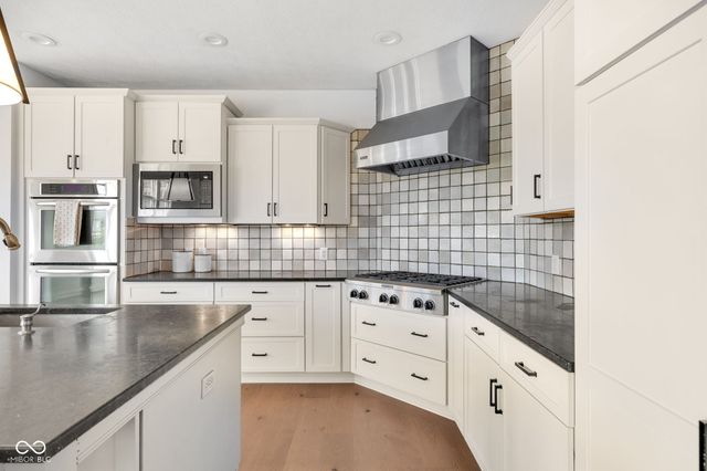 11521 Willow Bend Drive, Zionsville, IN 46077