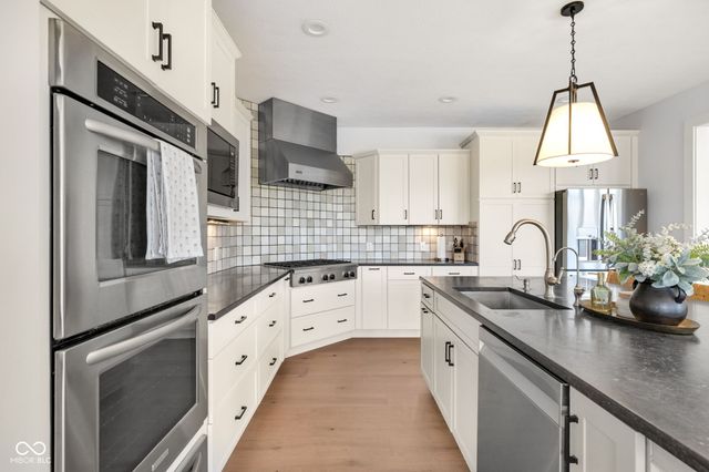 11521 Willow Bend Drive, Zionsville, IN 46077