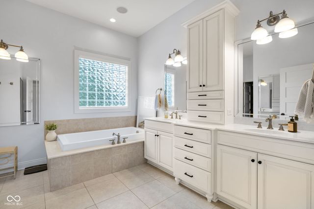11521 Willow Bend Drive, Zionsville, IN 46077