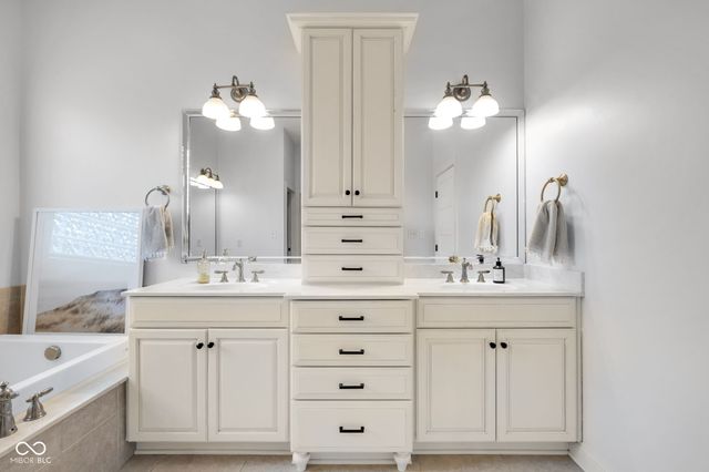 11521 Willow Bend Drive, Zionsville, IN 46077