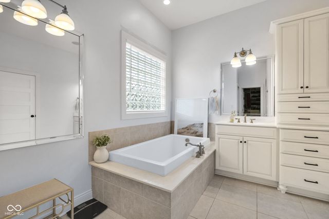 11521 Willow Bend Drive, Zionsville, IN 46077