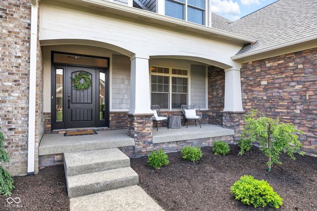11521 Willow Bend Drive, Zionsville, IN 46077
