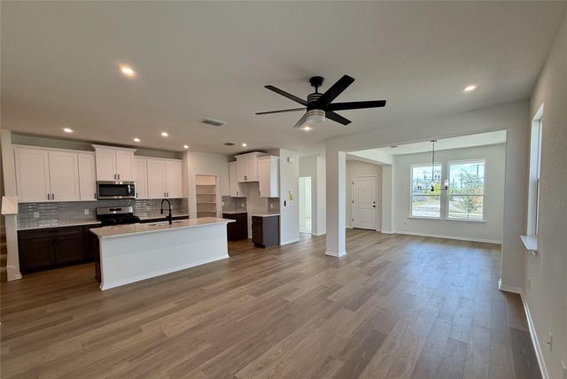 6441 Marsh LN, Buda, TX 78610