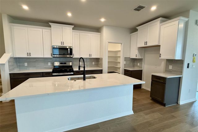6441 Marsh LN, Buda, TX 78610