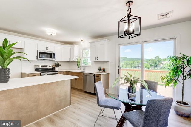 1903 MCKNIGHTS GAP RD, Reading, PA 19604