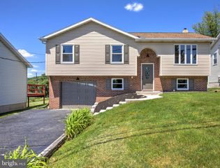 1903 MCKNIGHTS GAP RD, Reading, PA 19604