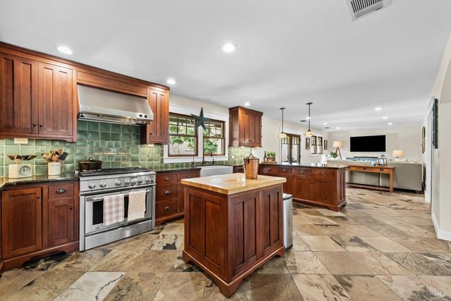 1111 Olive Hill Ln, Napa, CA 94558