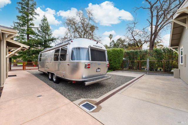 1111 Olive Hill Ln, Napa, CA 94558