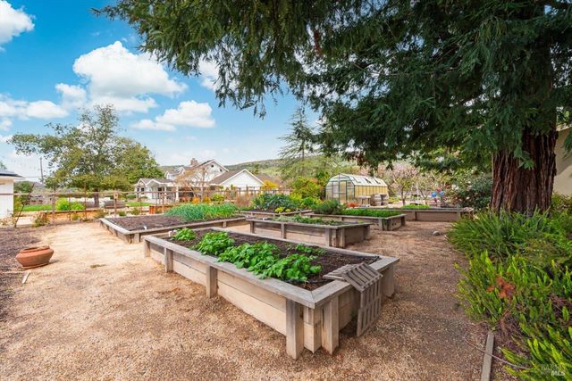 1111 Olive Hill Ln, Napa, CA 94558