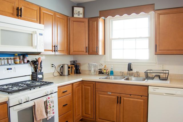 30 Ridge Lane Drive, Decatur, IL 62521