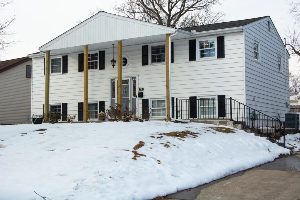 30 Ridge Lane Drive, Decatur, IL 62521