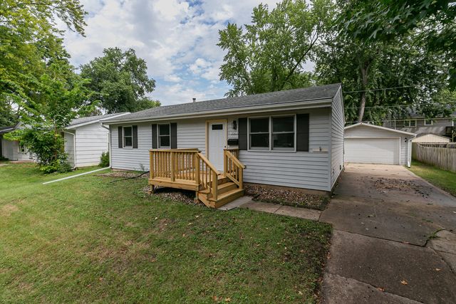 3323 Kimberly Downs Road, Davenport, IA 52807