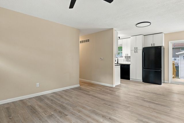 3323 Kimberly Downs Road, Davenport, IA 52807