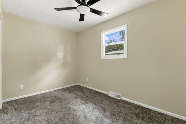 3323 Kimberly Downs Road, Davenport, IA 52807