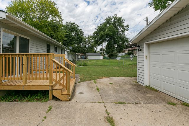 3323 Kimberly Downs Road, Davenport, IA 52807