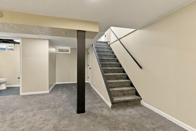3323 Kimberly Downs Road, Davenport, IA 52807