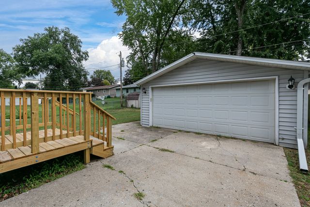 3323 Kimberly Downs Road, Davenport, IA 52807